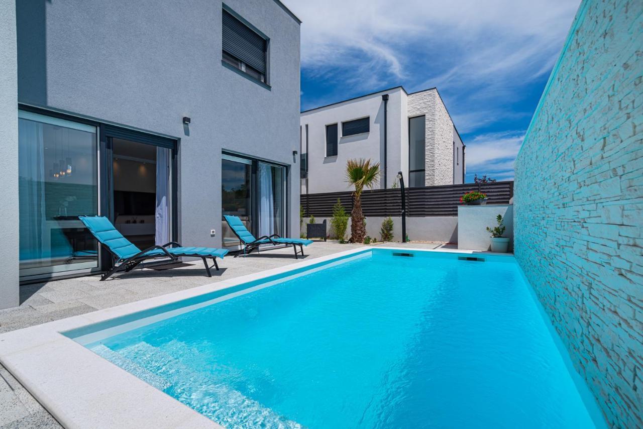 Villa Denis&Sabine Nin Buitenkant foto